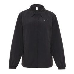 Kurtka damska Nike Sportswear Essential UV. Czarne kurtki Nike, na zimę, bez wzorów, wakacyjne, bez kaptura. Za 409.99 zł.