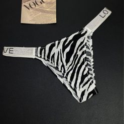 Stringi damskie z ozdobną gumką na co dzień i specjalne okazje Faygah. Czerwone stringi Intica, bez wzorów. Za 79.00 zł.