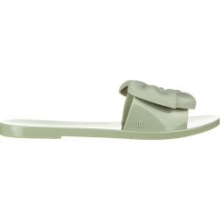 Klapki Melissa Babe II AD Green 010376, Zielony, Guma. Zielone klapki Melissa, bez wzorów, z gumy, bez obcasa, bez zapięcia. W wyprzedaży za 189.00 zł.