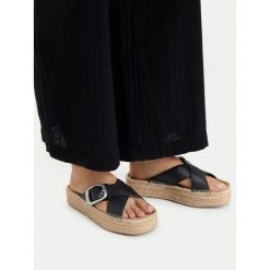 Klapki Calvin Klein. Czarne klapki Calvin Klein, bez wzorów, bez obcasa, bez zapięcia. Za 278.99 zł.