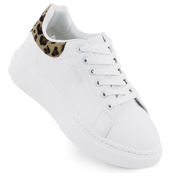 Półbuty sportowe damskie na platformie białe Big Star SS274247. Białe półbuty wsuwane BIG STAR, bez wzorów, ze skóry ekologicznej, retro, bez obcasa, na platformie. Za 119.99 zł.