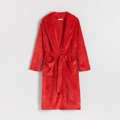 Miękki szlafrok - Czerwony. Czerwone szlafroki damskie Reserved, l, bez wzorów, bez ramiączek. Za 139.99 zł.