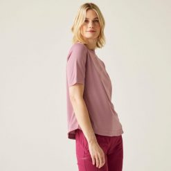 Koszulka turystyczna damska Botanna. Fioletowe t-shirty sportowe Regatta, bez wzorów, bez ramiączek. Za 128.50 zł.