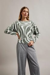 Bluza z geometrycznym wzorem i długimi rękawami oliwkowa. Zielone bluzy MOODO, l, bez wzorów, z elastanu, bez kaptura. W wyprzedaży za 54.99 zł.