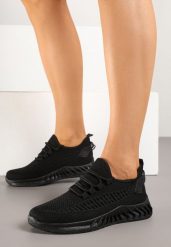 Czarne Buty Sportowe Sneakersy z Siateczkowego Materiału na Tłoczonej Podeszwie Ralloti. Czarne buty sportowe lifestyle Born2be, bez wzorów, z jeansu, casualowe, z okrągłym noskiem, bez zapięcia. W wyprzedaży za 63.74 zł.
