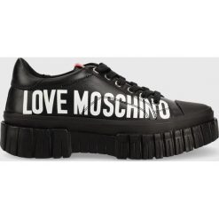 Love Moschino tenisówki skórzane damskie kolor czarny. Czarne trampki Love Moschino, bez wzorów, z gumy, bez zapięcia. Za 919.99 zł.