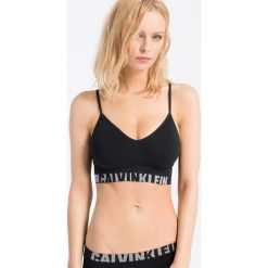 Calvin Klein Underwear - Biustonosz. Czarne biustonosze sportowe Calvin Klein Underwear, bez wzorów, z dzianiny. W wyprzedaży za 119.90 zł.