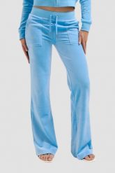 JUICY COUTURE Błękitne spodnie dresowe Del Ray Pocketed Pant. Niebieskie spodnie dresowe Juicy Couture, bez wzorów, z dresówki. W wyprzedaży za 337.99 zł.
