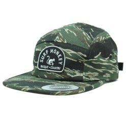 Czapka 5-panelowa - Płaski daszek - Jockey / Rozmiar uniwersalny (Kamuflaż). Brązowe czapki z daszkiem SURF MONKEY, bez wzorów, sportowe. Za 179.95 zł.