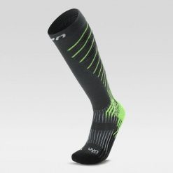 Skarpety kompresyjne do biegania damskie UYN Run Compression. Czarne skarpetki Uyn, bez wzorów. Za 129.99 zł.