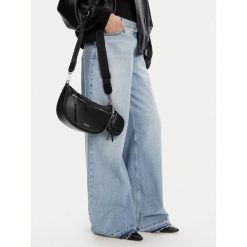 Torebka JENNY. Czarne listonoszki Jenny, bez wzorów, bez dodatków. Za 129.99 zł.