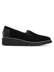 Clarks Półbuty Sharon Dolly 261558194 Czarny. Czarne półbuty wsuwane Clarks, bez wzorów, ze skóry, bez obcasa, na koturnie. Za 389.99 zł.
