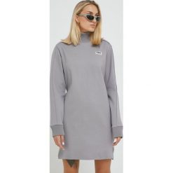 Fila sukienka kolor szary mini oversize. Szare sukienki Fila, m, bez wzorów, bez kołnierzyka, bez ramiączek, maxi, oversize. W wyprzedaży za 314.99 zł.