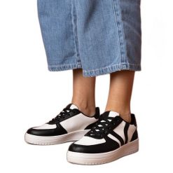 Czarne sneakersy trampki zdobione brokatem. Czarne trampki z aplikacjami, z gumy, eleganckie, bez zapięcia. Za 84.78 zł.