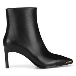 Botki Gino Rossi. Czarne botki Gino Rossi, bez wzorów, bez obcasa, na szpilce, bez zapięcia. Za 314.99 zł.