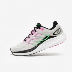 Buty do biegania damskie New Balance Fresh Foam X 680 V8. Buty do biegania New Balance, bez wzorów, bez zapięcia, do biegania. W wyprzedaży za 399.99 zł.