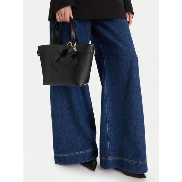 Torebka Nine West. Czarne torebki klasyczne Nine West, bez wzorów, klasyczne, bez dodatków. Za 207.99 zł.