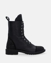 CZARNE BOTKI Z KAMIENIAMI 00101423D 0805BL. Czarne botki Venezia, bez wzorów, ze skóry, bez obcasa, bez zapięcia. Za 399.00 zł.