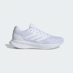 Buty do biegania adidas Runfalcon 5. Białe buty do biegania adidas, bez wzorów, bez zapięcia, do biegania. W wyprzedaży za 181.30 zł.
