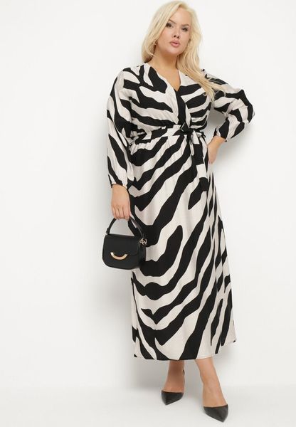 Czarna Rozkloszowana Sukienka z Kopertowym Dekoltem i Materiałowym Paskiem Norandria. Czarne sukienki Born2be, na co dzień, xl, bez wzorów, z materiału, eleganckie, bez kołnierzyka, bez ramiączek, maxi, kopertowe. Za 49.99 zł.