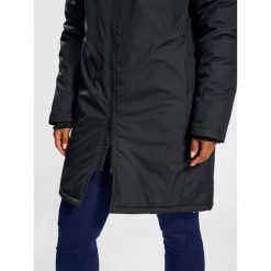 Kurtka parka HML CORE XK BENCH JACKET. Czarne kurtki Hummel, m, bez wzorów, eleganckie, bez kaptura. Za 280.00 zł.