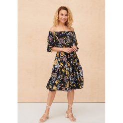 Sukienka Szanti BS Dmuchawce. Sukienki blue shadow, z aplikacjami, z tkaniny, bez kołnierzyka, bez ramiączek. Za 299.90 zł.