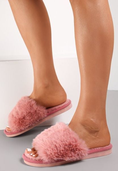 Różowe Kapcie Penthoreia. Czerwone kapcie Renee, bez wzorów, z bawełny. Za 34.99 zł.