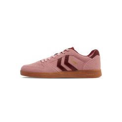 Buty halowe Hummel Perfekt CL. Brązowe buty sportowe lifestyle Hummel, bez wzorów, retro, bez zapięcia. Za 254.00 zł.