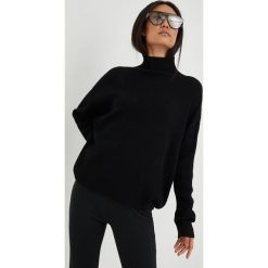 Drykorn sweter wełniany damski kolor czarny lekki z golfem. Czarne swetry DRYKORN, m, bez wzorów, z dzianiny, bez ramiączek. Za 929.99 zł.