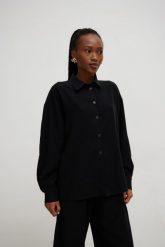 Luźna koszula z wiskozy w kolorze TOTALLY BLACK - OBSESSION-M/L. Czarne koszule Marsala, l, bez wzorów, z jeansu, biznesowe, bez kołnierzyka, bez ramiączek. W wyprzedaży za 287.94 zł.