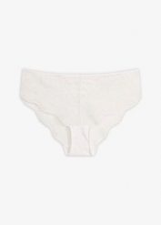 Figi hipster z wysokogatunkowej koronki. Białe figi bonprix, bez wzorów, z koronki. Za 19.99 zł.