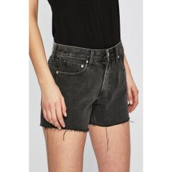 Calvin Klein Jeans - Szorty. Szare szorty Calvin Klein Jeans, bez wzorów, z bawełny, casualowe. W wyprzedaży za 219.90 zł.