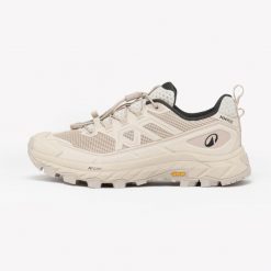 Buty turystyczne damskie MH900 Light. Fioletowe buty treningowe QUECHUA, na lato, bez wzorów, z kauczuku, bez zapięcia, do biegania. Za 349.99 zł.