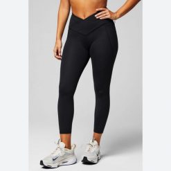 Legginsy 7/8 wysoki stan krzyżowane damskie Fabletics Oasis. Czarne legginsy FABLETICS, bez wzorów, z materiału. Za 361.35 zł.