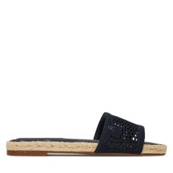 Klapki Tommy Hilfiger. Niebieskie klapki Tommy Hilfiger, bez wzorów, z meshu, bez obcasa, bez zapięcia. Za 179.99 zł.