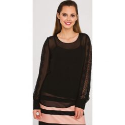 Lekka bluzka z koronką L'AF TOPAZ. Czarne bluzki L’AF, l, bez wzorów, z jedwabiu, bez kołnierzyka, bez ramiączek. W wyprzedaży za 159.00 zł.