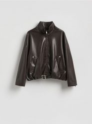 Kurtka ze stójką z imitacji skóry - ciemnobrązowy. Brązowe kurtki Reserved, l, bez wzorów, ze skóry, bez kaptura. Za 259.99 zł.