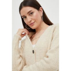 Superdry kardigan z domieszką wełny damski kolor beżowy. Brązowe swetry Superdry, l, bez wzorów, z dzianiny, bez ramiączek. Za 329.99 zł.