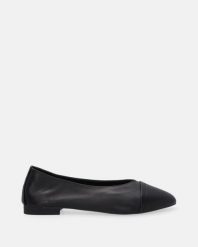 KLASYCZNE CZARNE BALERINY 0028593 BLACK. Czarne baleriny Venezia, bez wzorów, ze skóry, klasyczne, bez obcasa, bez zapięcia. Za 259.00 zł.