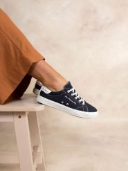 Niskie buty damskie TBS Lanzara. Czarne buty treningowe TBS, bez wzorów, z gumy, bez zapięcia, trekkingowe. Za 244.50 zł.