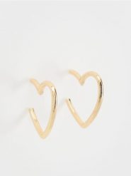 Kolczyki serca - złoty. Żółte kolczyki Reserved, złote. Za 49.99 zł.