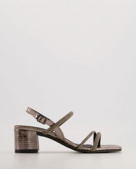 SANDAŁY NA OBCASIE 8206 SINT C FUCI. Sandały Venezia, bez wzorów, ze skóry, bez obcasa, na obcasie, bez zapięcia. Za 359.00 zł.