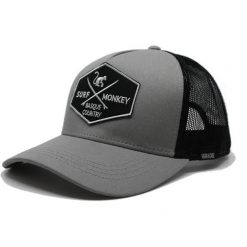 Czapka Trucker - 5 paneli / Recykling / Jeden rozmiar (Ołów). Niebieskie czapki z daszkiem SURF MONKEY, z aplikacjami, z bawełny. Za 159.95 zł.