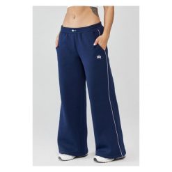 Damskie spodnie sportowe oversize Rough Radical Trip Joggers. Niebieskie spodnie dresowe ROUGH RADICAL, bez wzorów, na jogę i pilates. Za 175.92 zł.