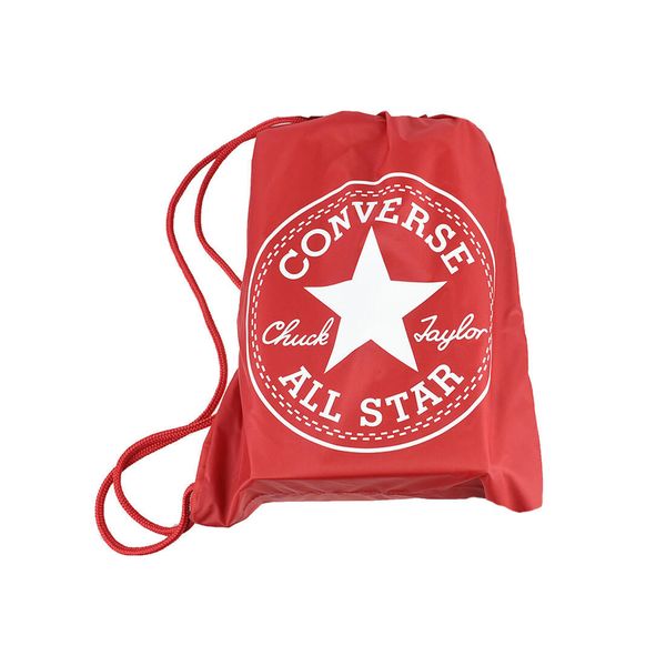 Worek na buty Converse Cinch Bag pojemność 5 L. Czerwone buty treningowe Converse, bez wzorów, bez zapięcia. Za 29.99 zł.