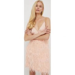 Twinset sukienka kolor różowy mini prosta. Czerwone sukienki Twinset, na co dzień, bez wzorów, z tkaniny, bez kołnierzyka, bez ramiączek, mini. Za 1,649.90 zł.