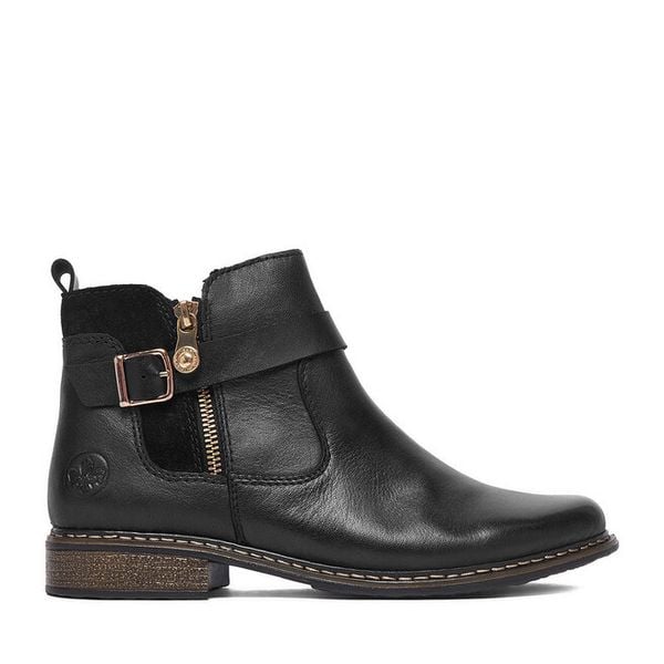 Botki Rieker. Czarne botki Rieker, bez wzorów, bez obcasa, na płaskiej podeszwie, bez zapięcia. Za 399.99 zł.