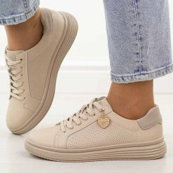 Beżowe skórzane półbuty damskie Filippo Dp6860/26. Brązowe półbuty wsuwane Filippo, na jesień, z aplikacjami, z jeansu, eleganckie, bez obcasa, na płaskiej podeszwie. Za 239.00 zł.