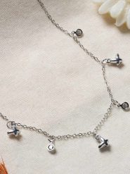 Lodie Silver Posrebrzany naszyjnik z elementami ozdobnymi - dł. 42 cm rozmiar: onesize. Szare naszyjniki Lodie Silver, z materiału, z cyrkonią, metalowe. Za 52.99 zł.