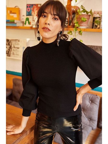 Olalook Bluzka w kolorze czarnym rozmiar: M. Czarne bluzki Olalook, m, bez wzorów, z bawełny, bez kołnierzyka, bez ramiączek. Za 56.99 zł.